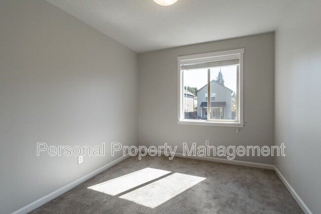 Building Photo - 5705 NE 59th Way