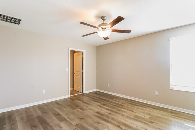 Building Photo - 10251 Boggy Moss Dr