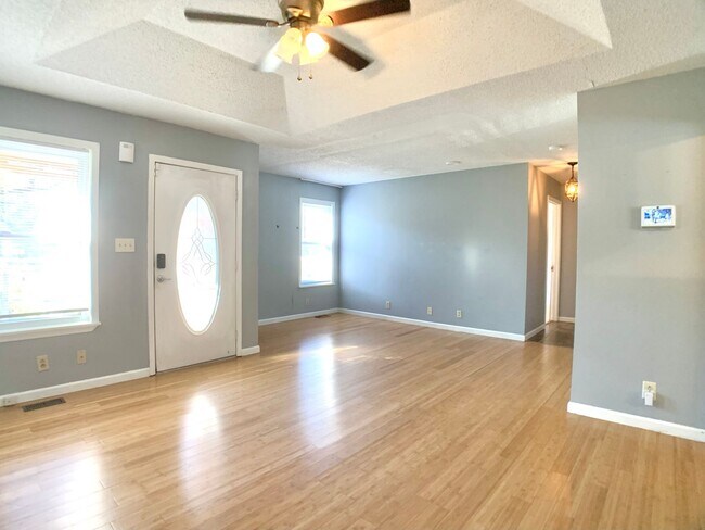 Building Photo - 3401 Oak Lawn Dr