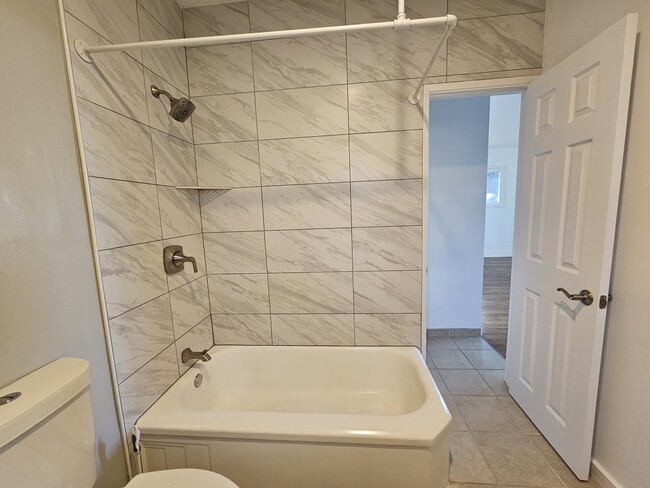 Building Photo - 425 Talbot Ave