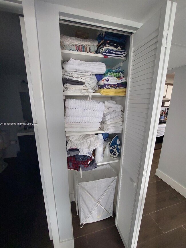 Building Photo - 2741 Taft St