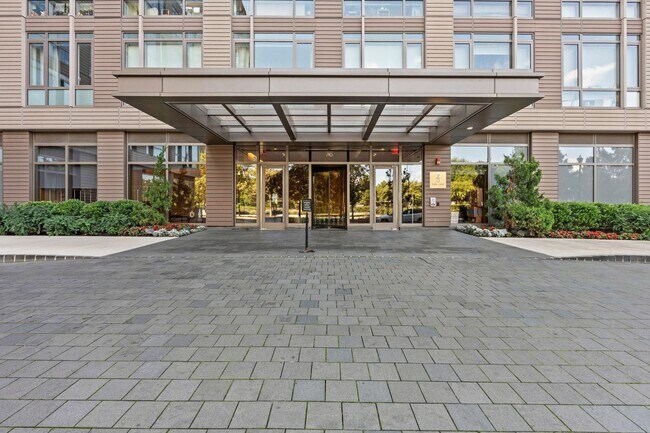 Building Photo - 75 Park Ln S