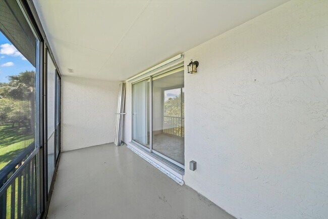 Building Photo - 413 Blue Jay Ln