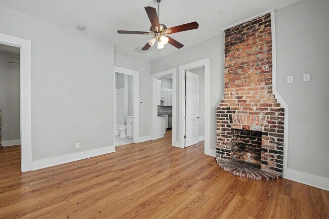 Building Photo - 311 W 39th St