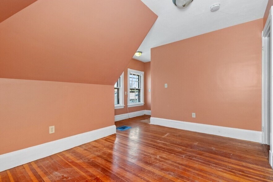 Building Photo - 21 Bentley St