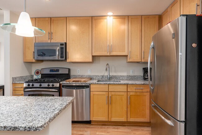 Building Photo - 525 N Fayette St
