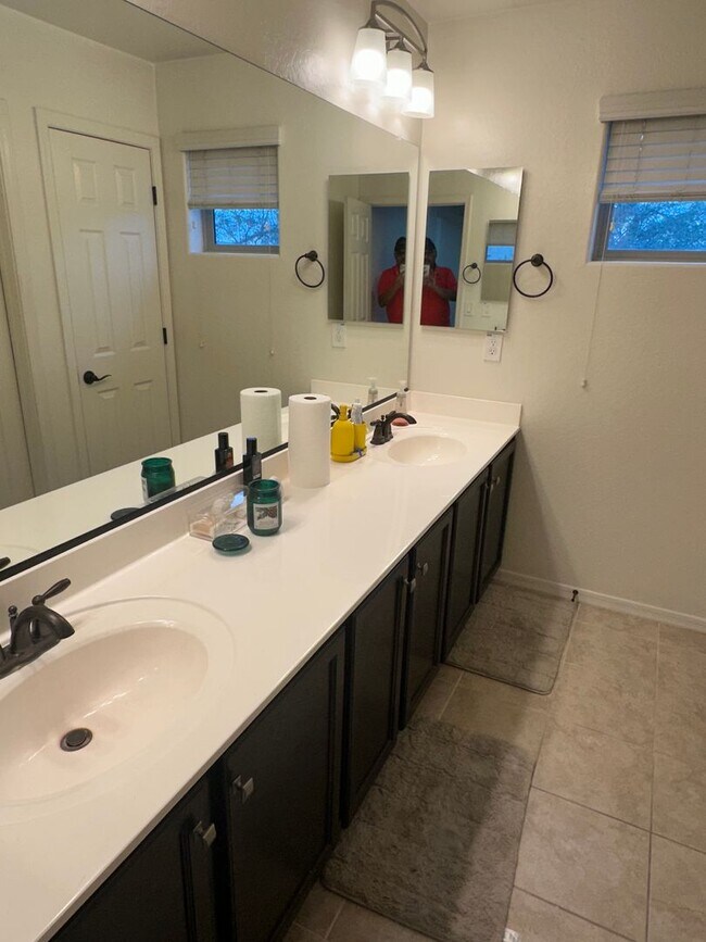 Building Photo - Charming 4 Bed 3 Bath Home in Meadows community, North Peoria !! POOL!!