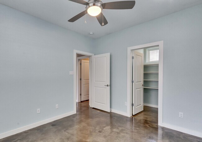 Building Photo - 3505 Villa Ct