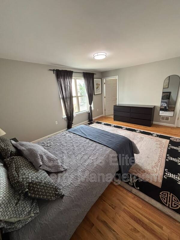 Building Photo - 255-257 NJ Railroad Ave #1