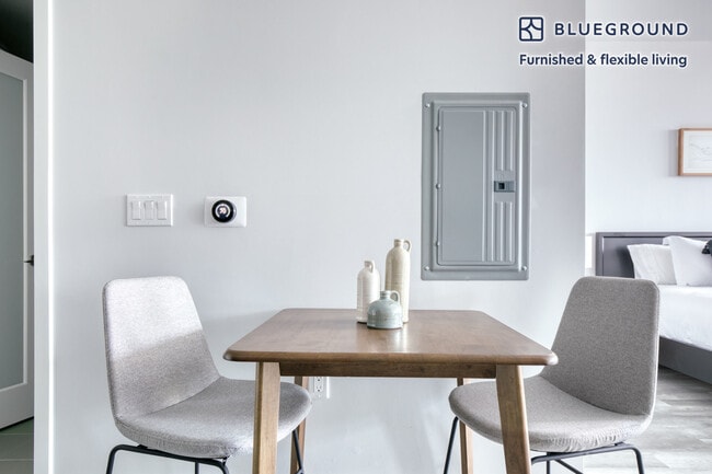 Building Photo - 700 N Spaulding Ave