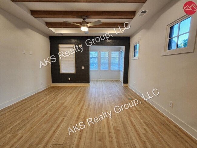 Building Photo - 1012 Windsor Dr