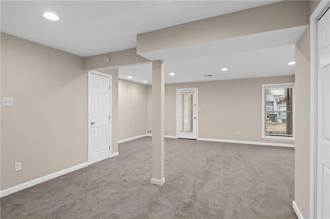 Building Photo - 410 Wedgewood Way
