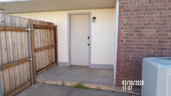 Building Photo - Great home close to Shopping, Hospital, Ft SIll