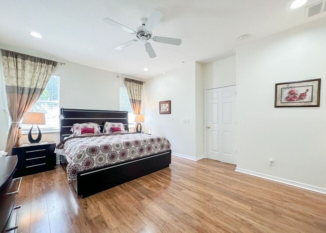 Building Photo - Furnished Rental in Golf Cart District!