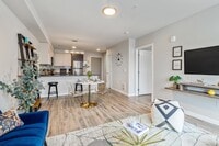 Building Photo - Geo