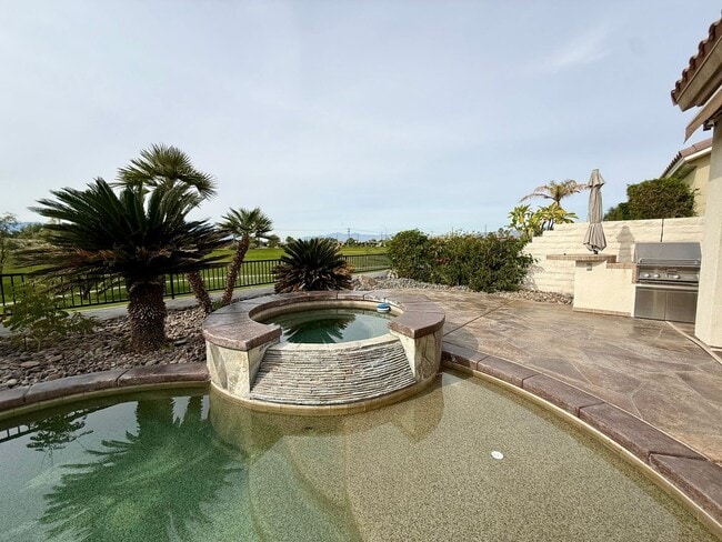 Building Photo - Home in the desirable Del Webb Community