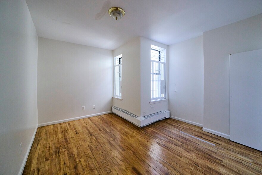 Building Photo - 248 Madison St