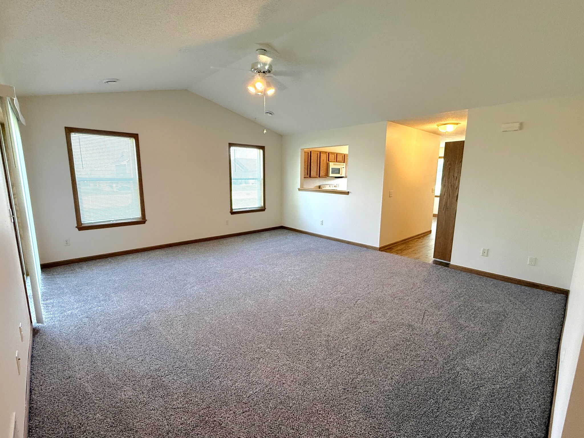 Building Photo - 1915 W 6th St