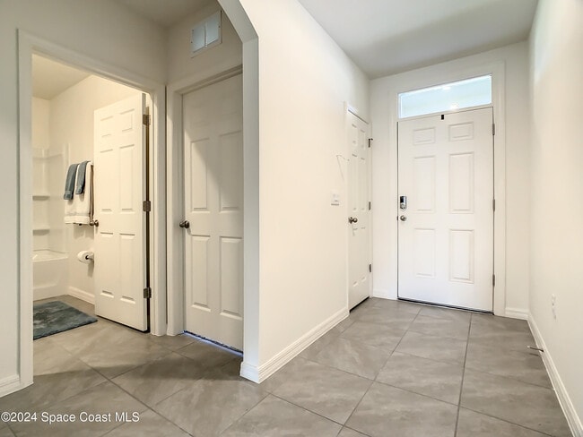 Building Photo - 2243 Capital Dr