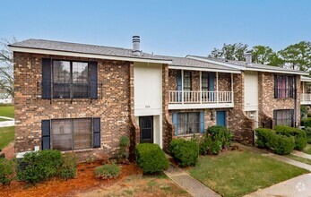 Building Photo - 3 Bedroom Townhome Off Millerville and Jon...