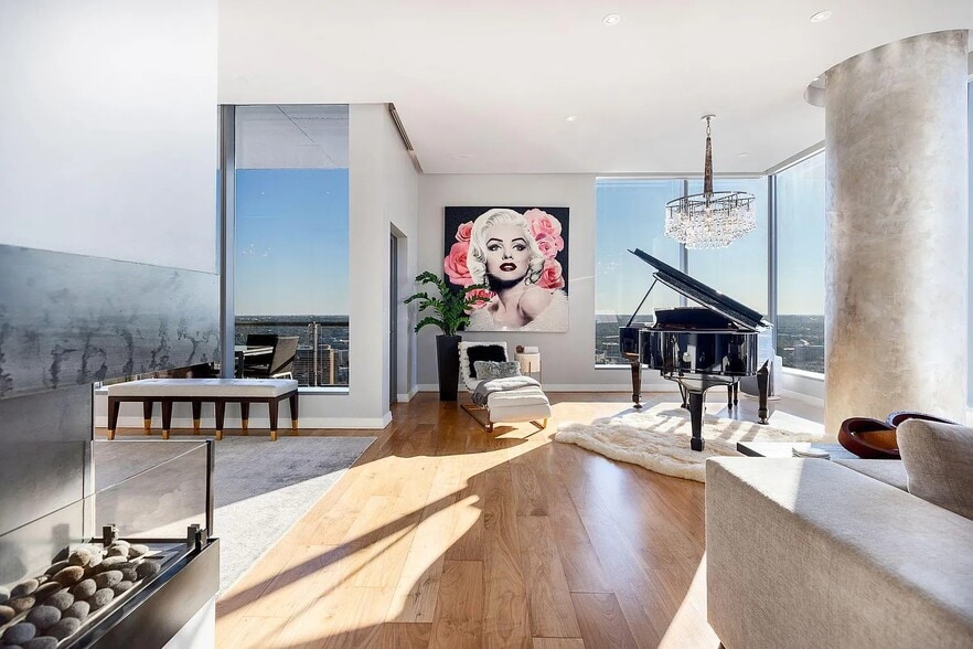 Building Photo - 210 Lavaca St