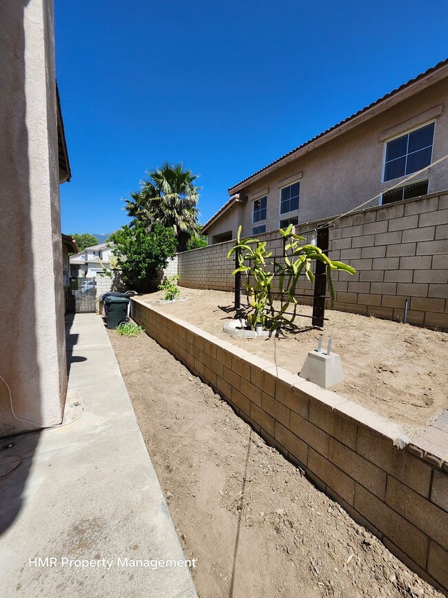 Building Photo - Beautiful two-story in Hunter's Ridge