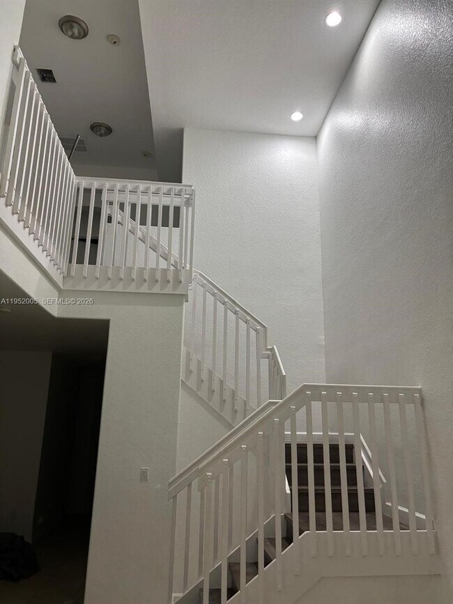 Building Photo - 25320 SE 15th Ct