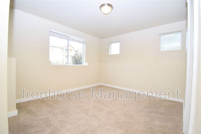 Building Photo - 2226 Baxter Ln