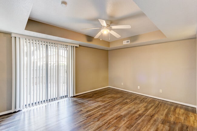 Building Photo - Cozy 1-Bedroom Condo with Modern Amenities...