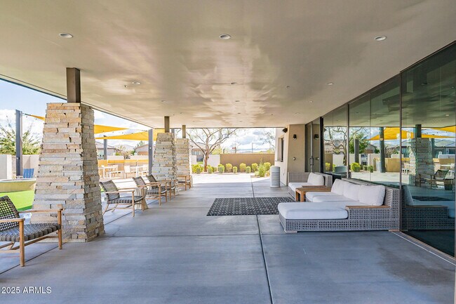 Building Photo - 9910 E Theia Dr
