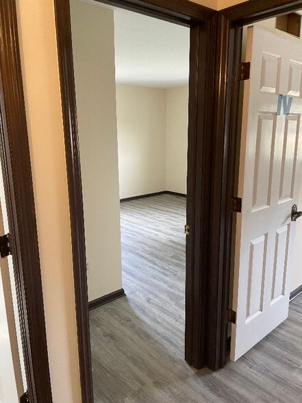 Building Photo - 5876 Mall View Ct