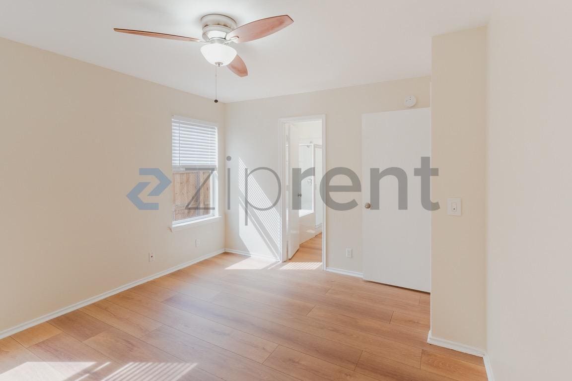 Building Photo - 412 Celery Loop