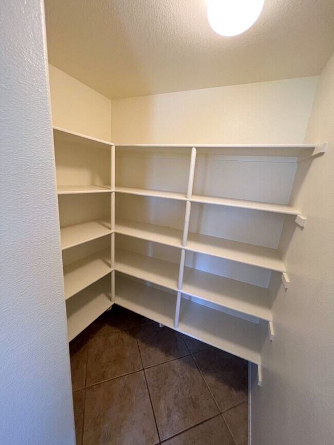 Building Photo - Spacious 4 Bedroom 3 Bathroom Home with 3 ...