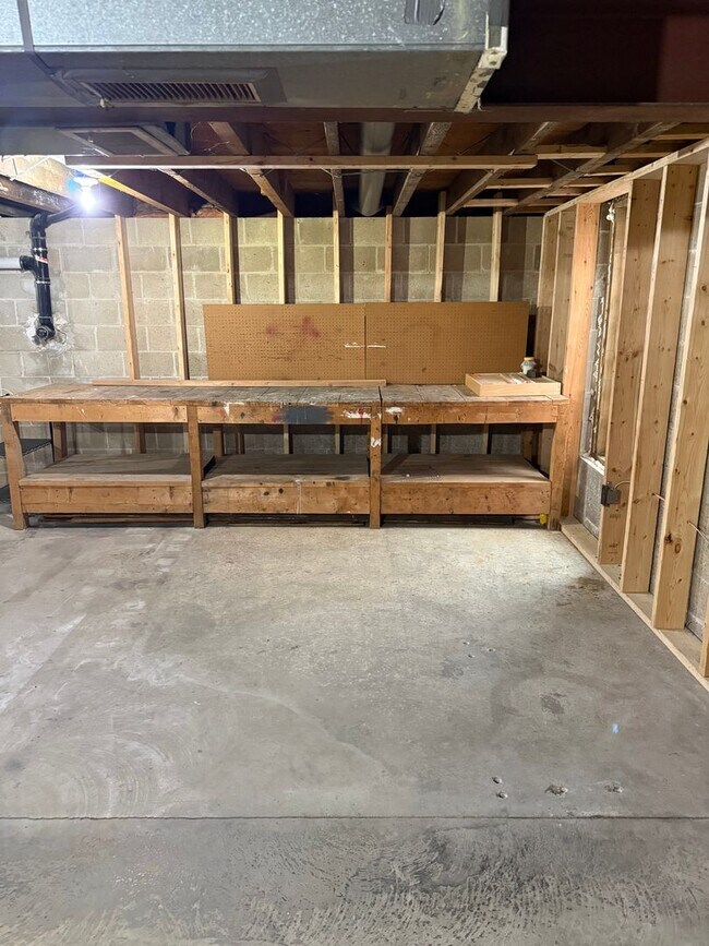 Building Photo - 558 Shippensburg Rd