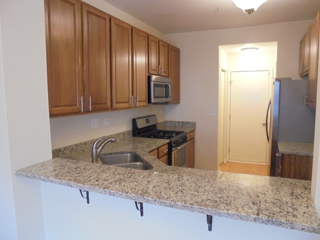 Building Photo - 615 Windsor Dr