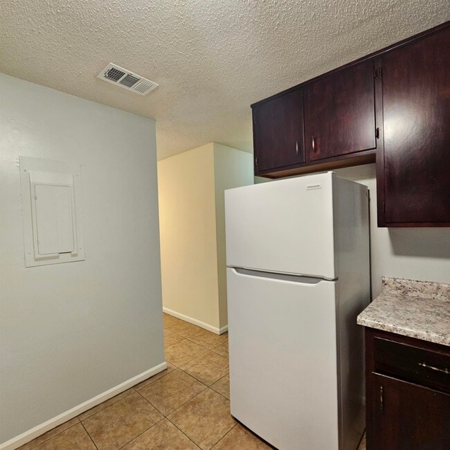 Building Photo - 3701 Donovan Dr