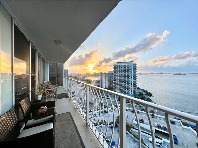 Building Photo - 7601 E Treasure Dr