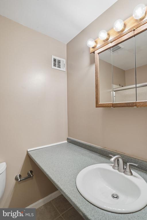 Building Photo - 1623 New Windsor Ct