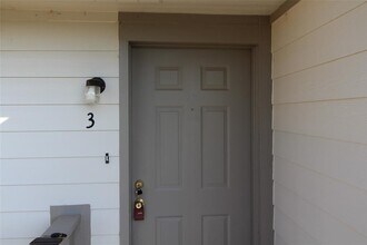 Building Photo - 316 Falcon Ct