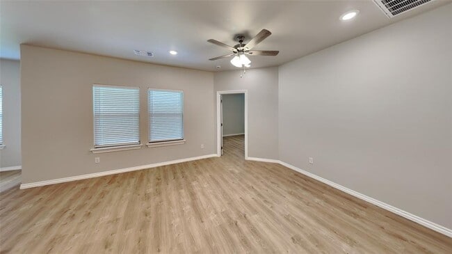Building Photo - 6916 Labelle Dr