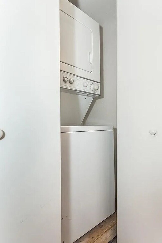 Building Photo - Charming 2BR Condo in South Weymouth