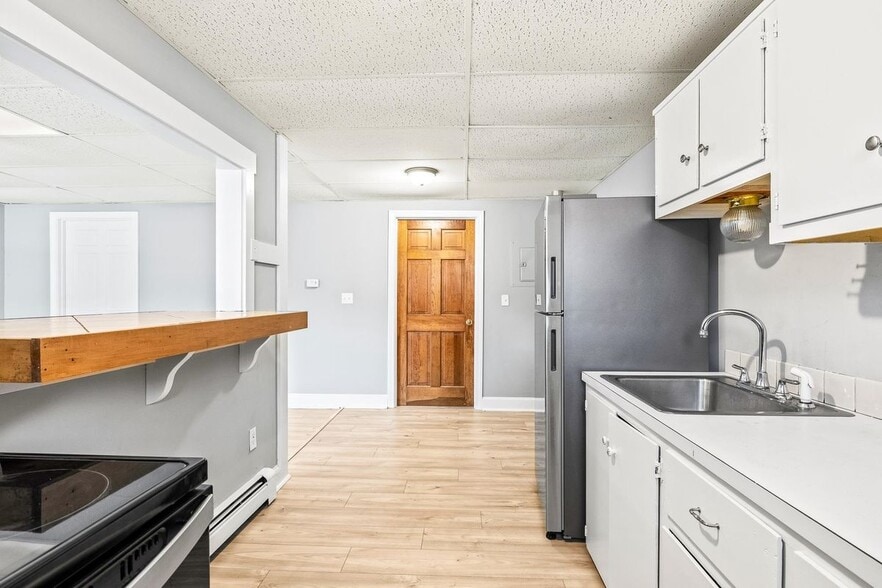 Building Photo - 547 White Mountain Hwy