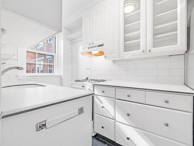 Building Photo - 35 Bowdoin St