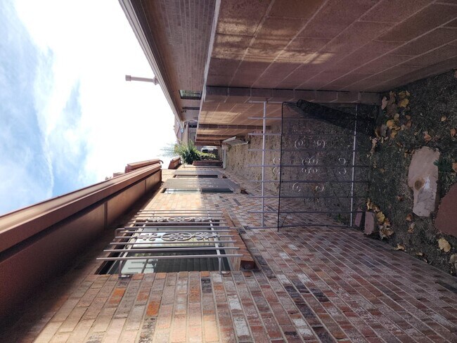 Building Photo - 9335 Admiral Lowell Pl NE