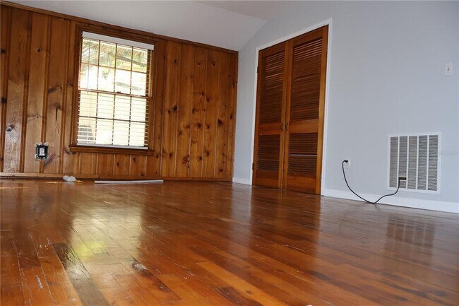 Building Photo - 3017 W Euclid Ave