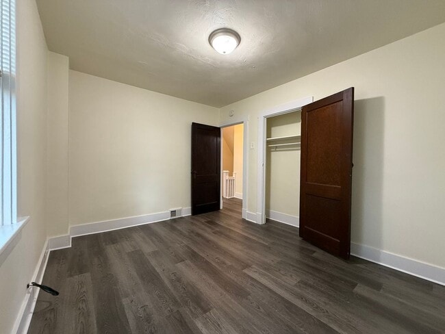 Building Photo - Updated 3BR 1 bath house with off street p...