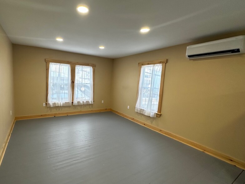 Building Photo - 38 Main St