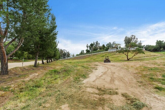 Building Photo - 40589 Los Amantes Rd
