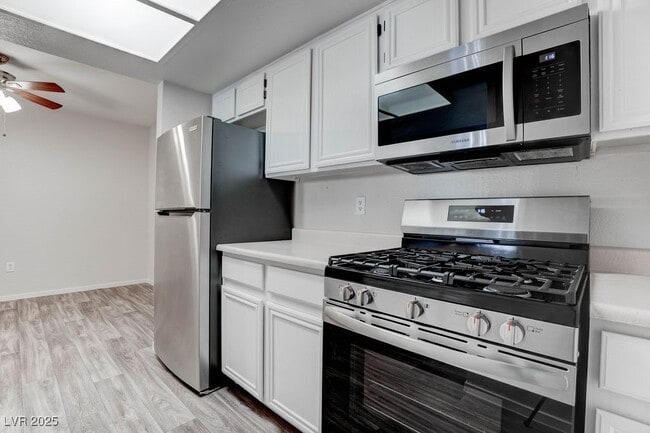 Building Photo - 8070 W Russell Rd