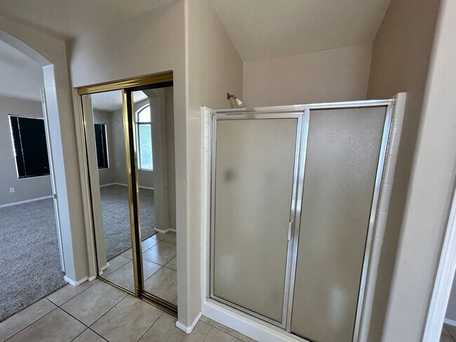 Building Photo - Spacious 4-Bedroom 3-Bath Peoria Home with...